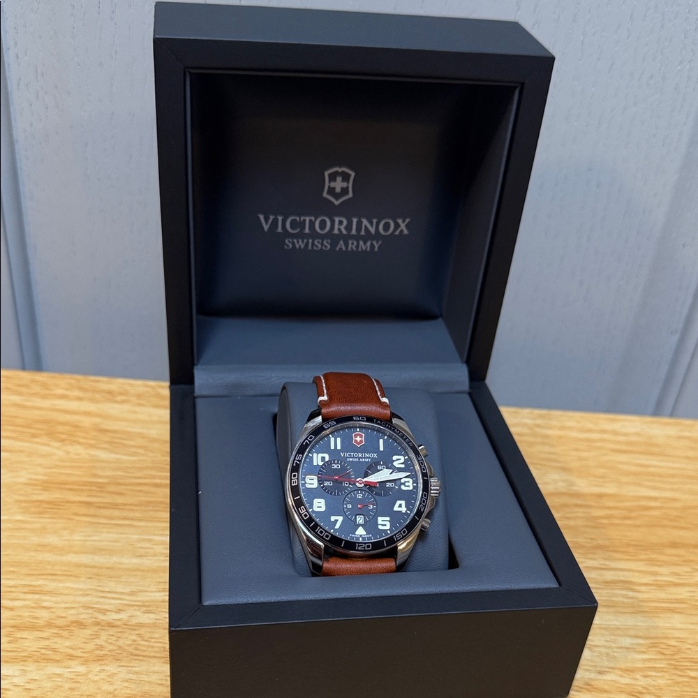 Victorinox FIELDFORCE CHRONO Watch - Picture 3 of 17